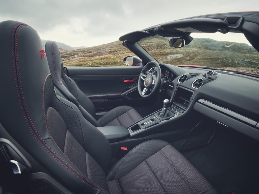 Интерьер Porsche 718 Boxster T (982) 2019 года  (WW) (фото 9 из 52)
